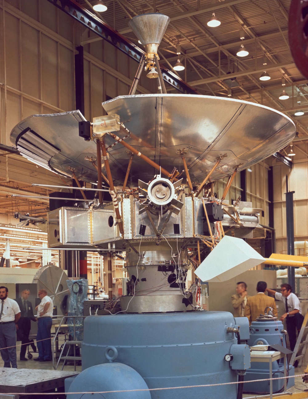 La sonde Pioneer 10 en phase finale de construction en d�cembre 1971.